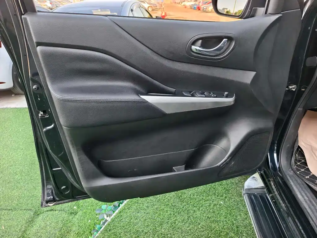 Nissan Navara — миниатюра 9