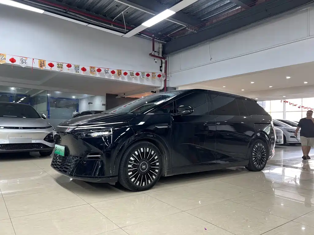 XPeng X9 — миниатюра 3