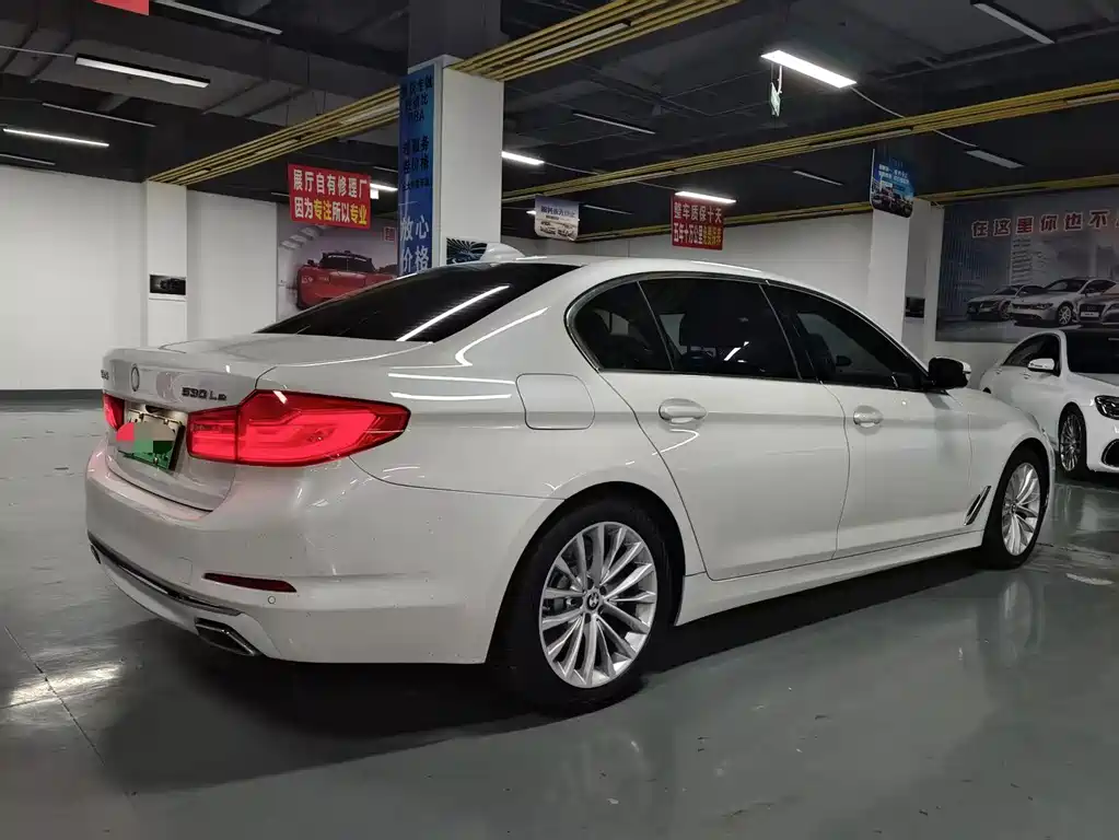 BMW 5 Series New Energy — миниатюра 9