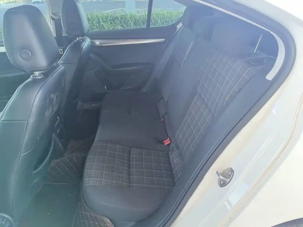 Skoda Octavia — миниатюра 17