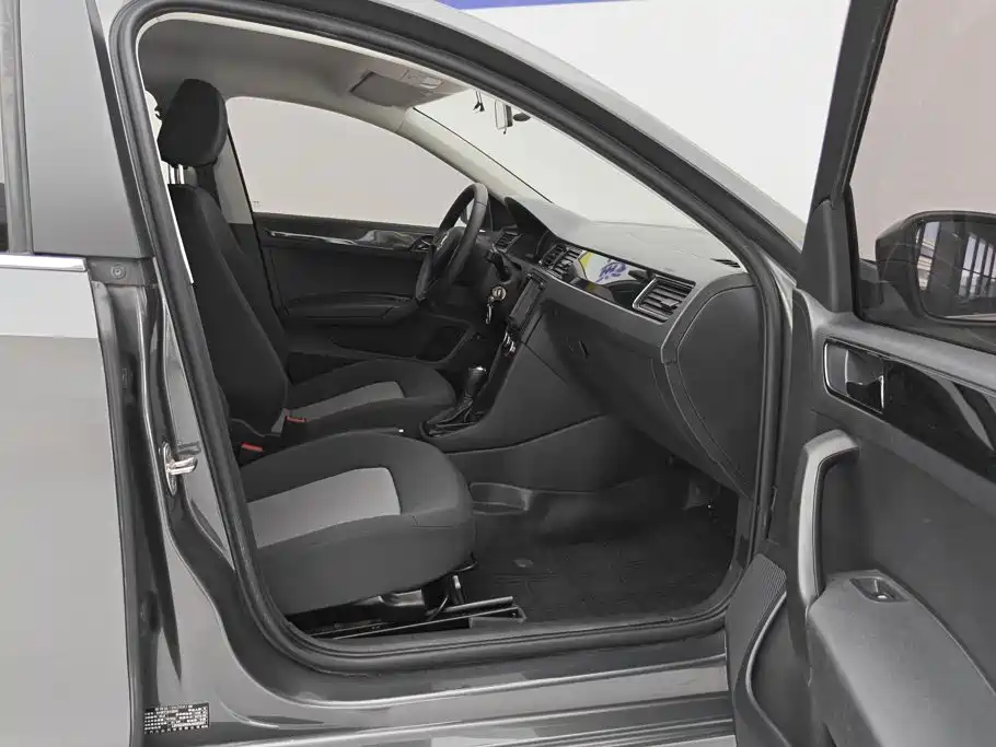 Skoda Rapid — миниатюра 8