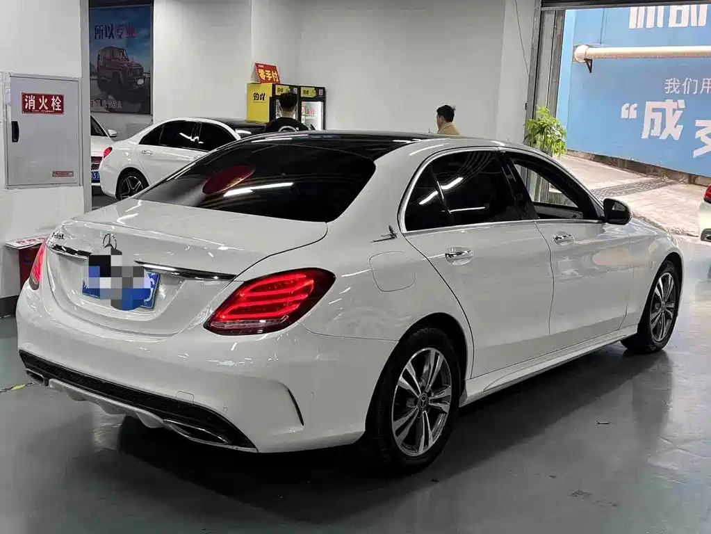 Mercedes-Benz C-Class — миниатюра 7