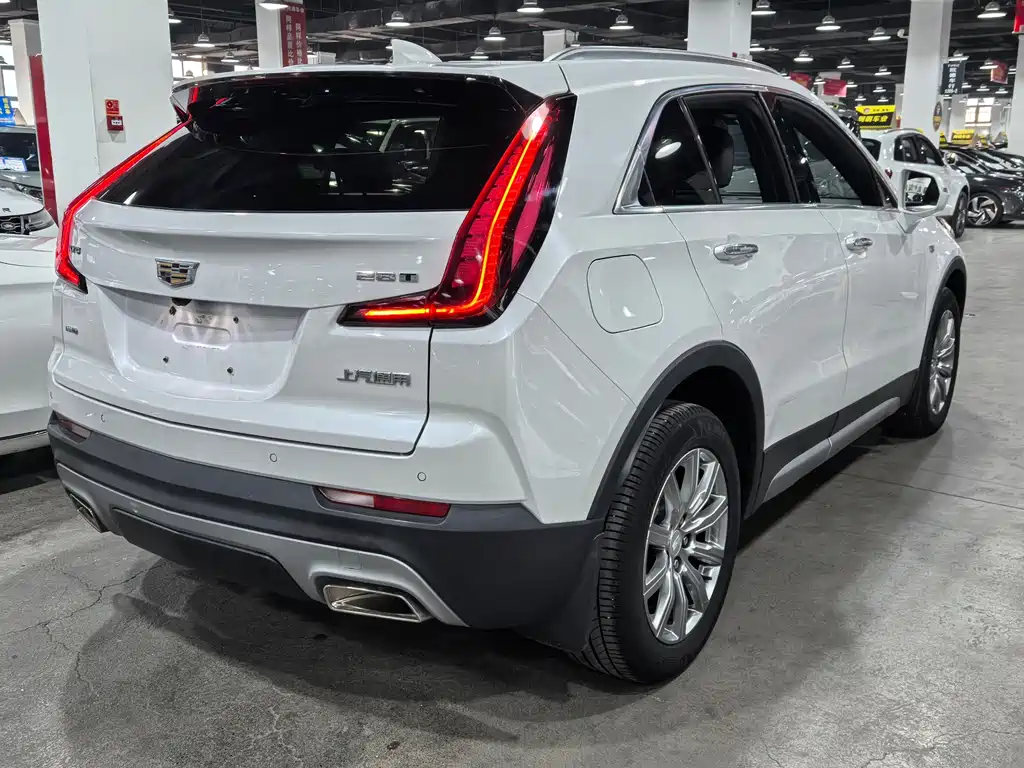 CADILLAC XT4