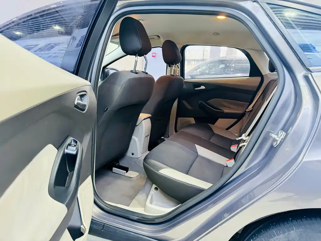 Ford Focus — миниатюра 7