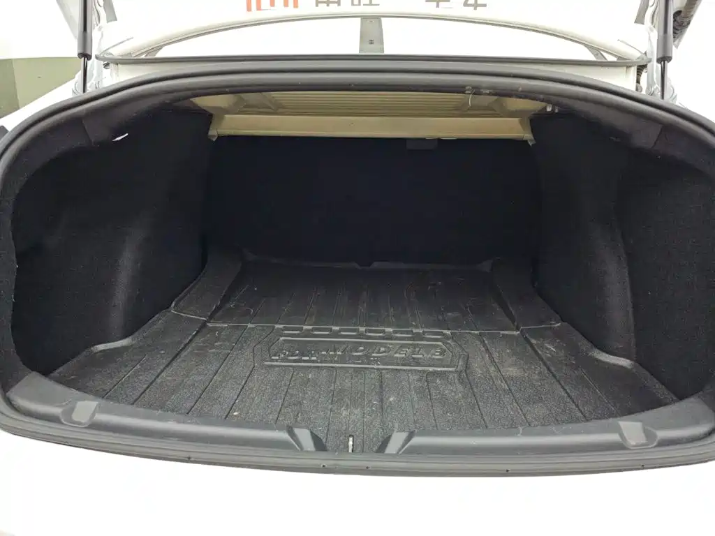 Tesla Model 3 — миниатюра 15