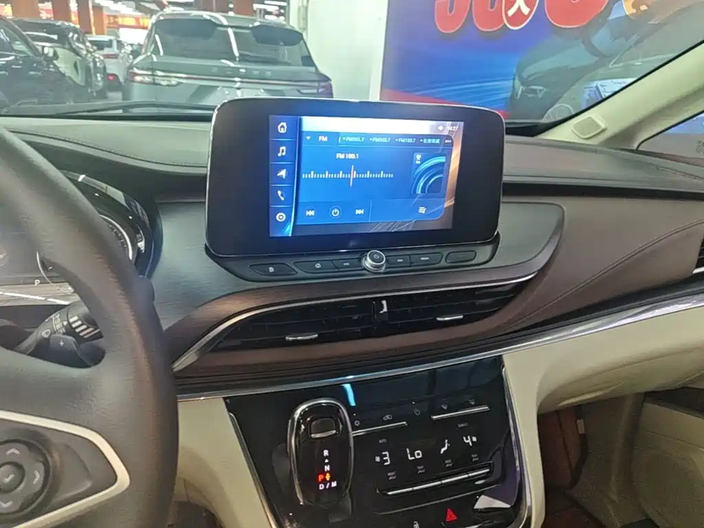 Buick GL8 — миниатюра 13