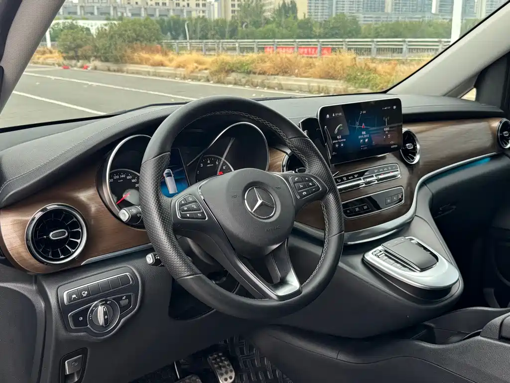 Mercedes-Benz V-Class — миниатюра 16