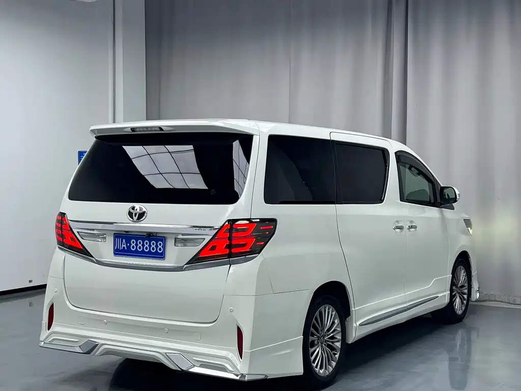 Toyota Alphard — миниатюра 20