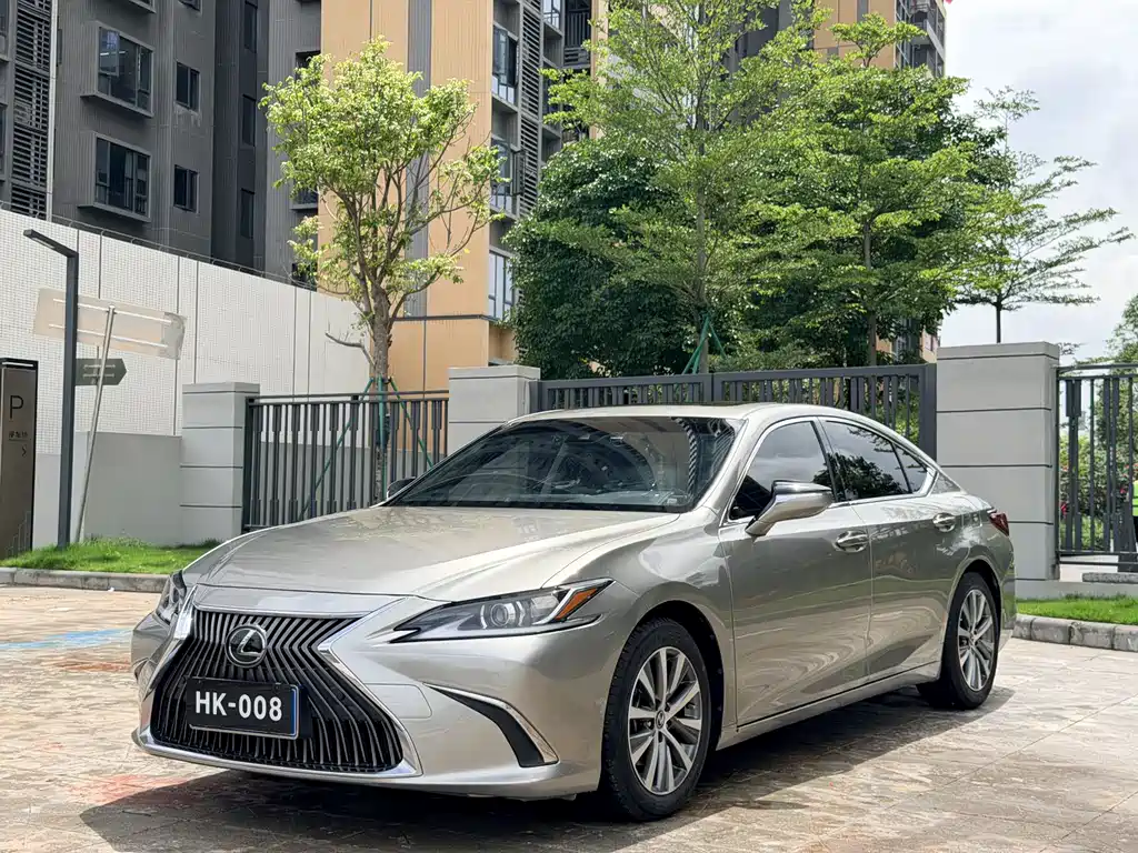 Lexus ES 2019