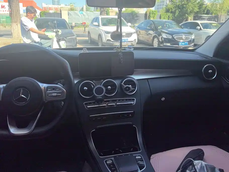 Mercedes-Benz C-Class — миниатюра 13