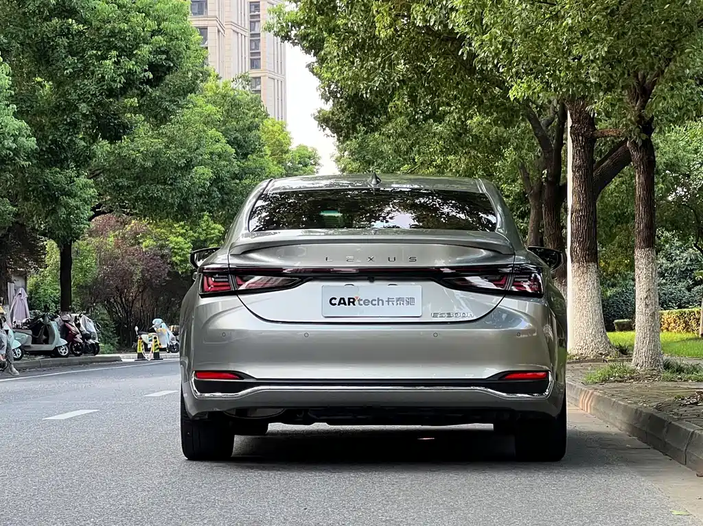 Lexus ES — миниатюра 4