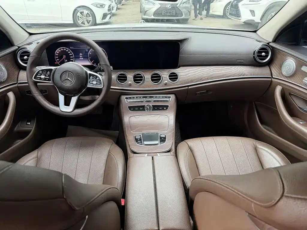 Mercedes-Benz E-Class — миниатюра 4