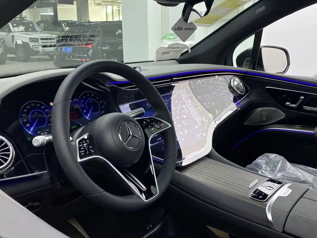 Mercedes-Benz EQS SUV — миниатюра 9