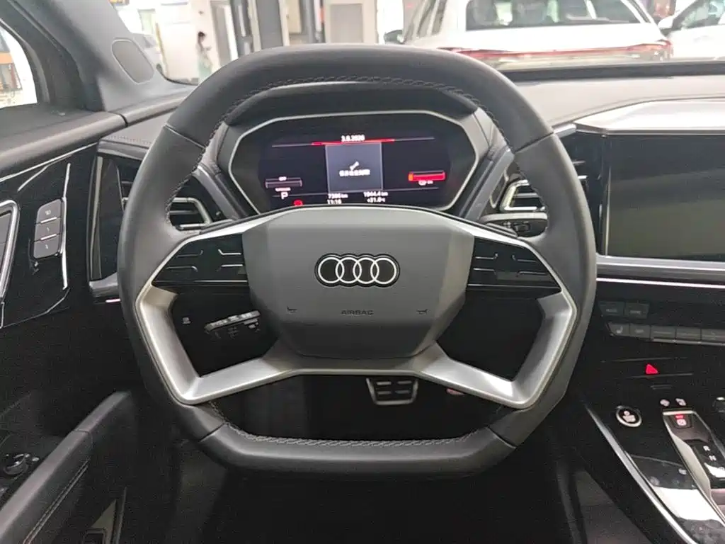 Audi Q4 e-tron — миниатюра 11