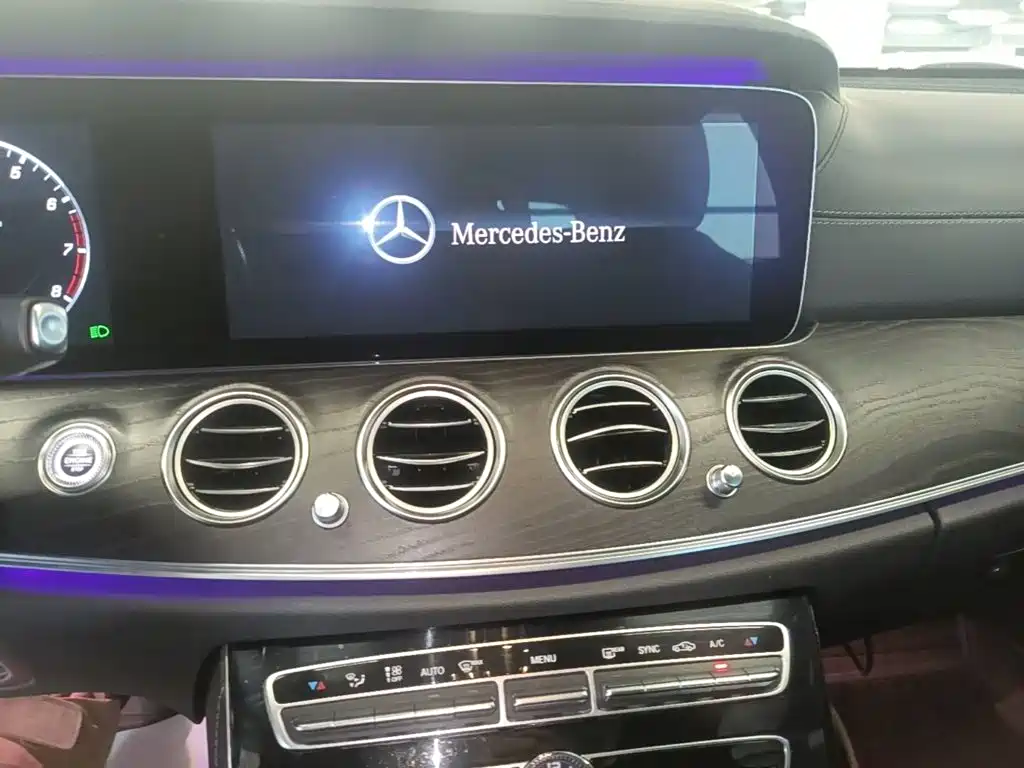 Mercedes-Benz E-Class — миниатюра 20