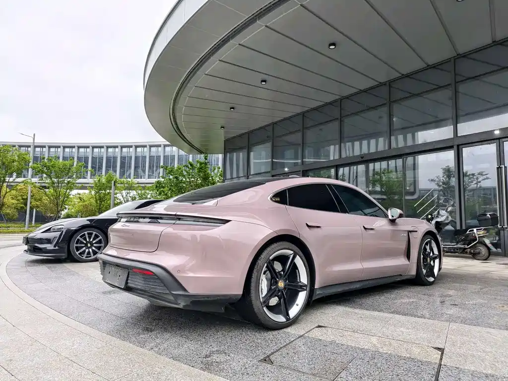 Porsche Taycan — миниатюра 15