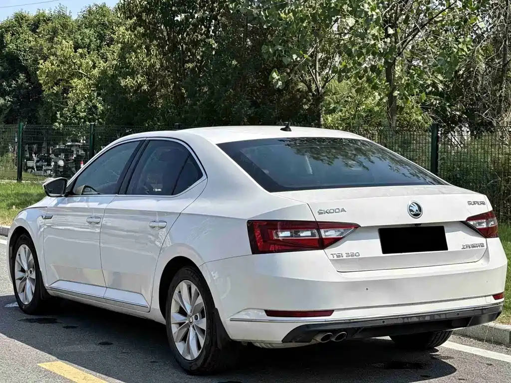 Skoda Superb — миниатюра 6