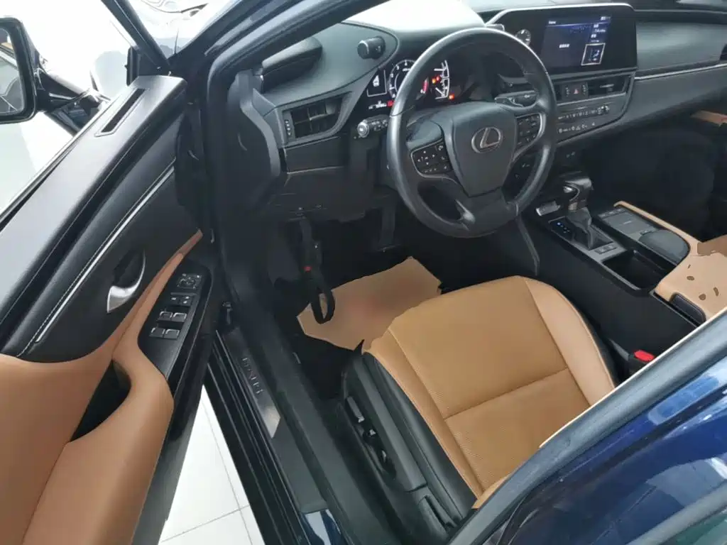 Lexus ES — миниатюра 16