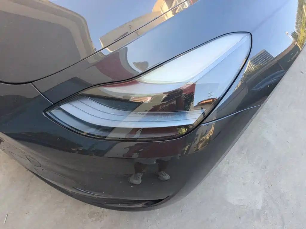 Tesla Model Y — миниатюра 24