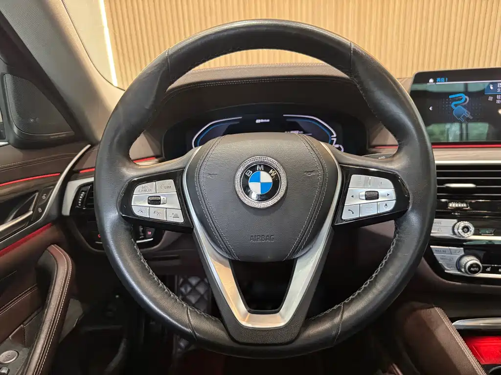 BMW 5 Series New Energy — миниатюра 7