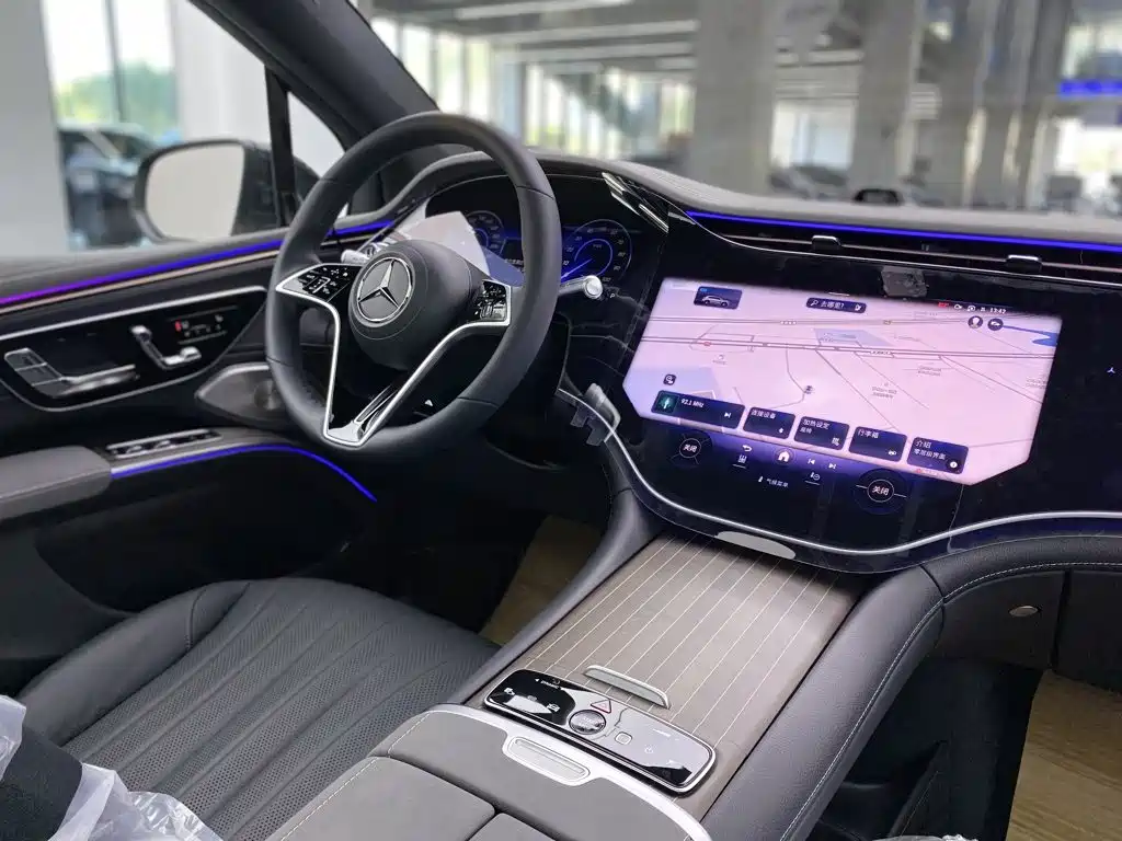 Mercedes-Benz EQS SUV — миниатюра 14