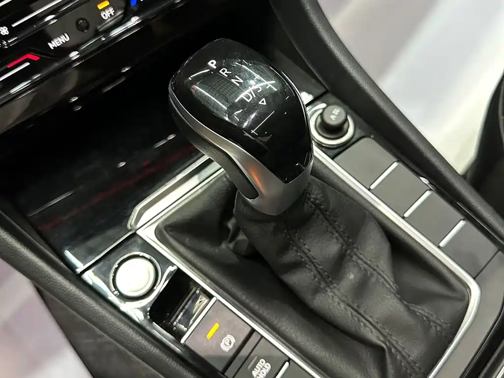 Volkswagen Sagitar — миниатюра 15