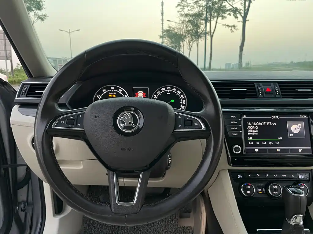 Skoda Superb — миниатюра 27