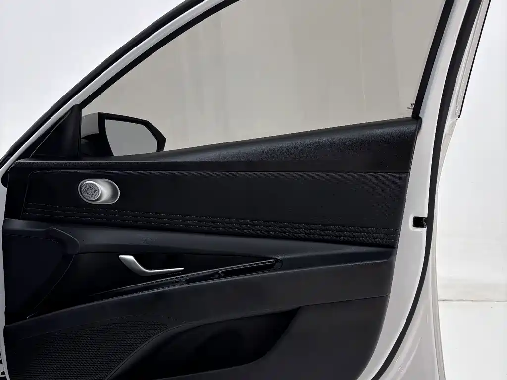 Hyundai Elantra — миниатюра 26
