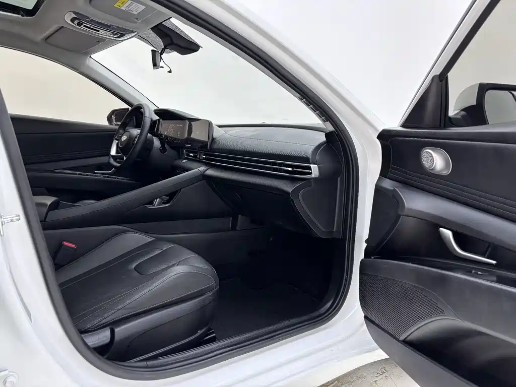 Hyundai Elantra — миниатюра 27