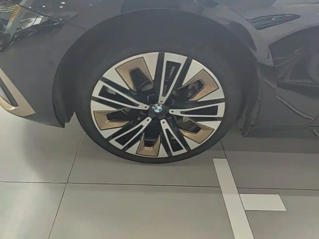 BMW 5 Series — миниатюра 23