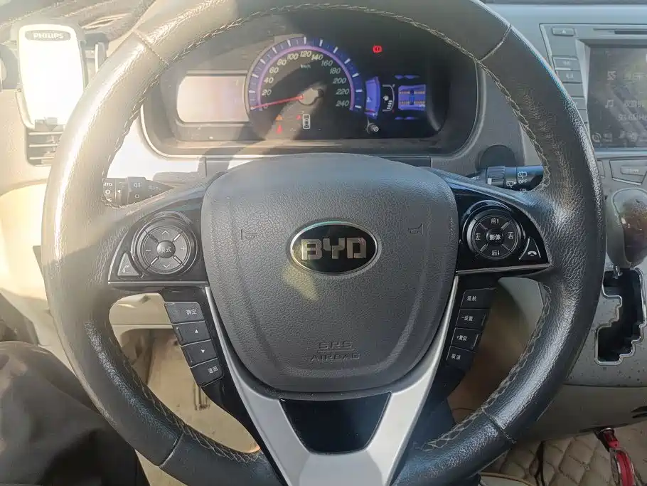 BYD M6 — миниатюра 15