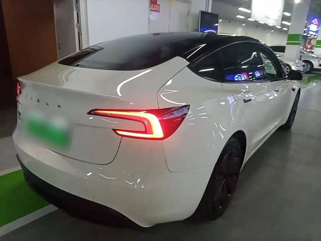 Tesla Model 3 — миниатюра 7