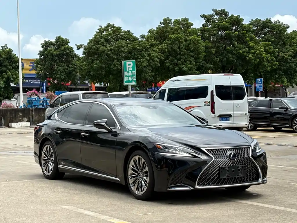 LEXUS LS