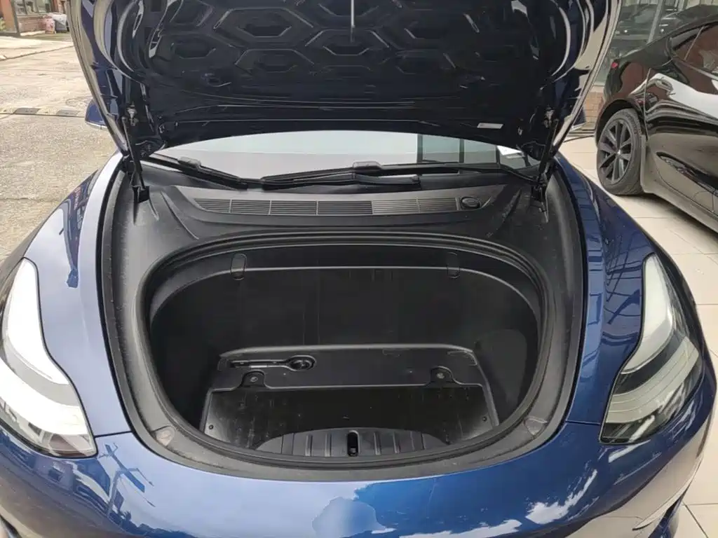 Tesla Model 3 — миниатюра 10