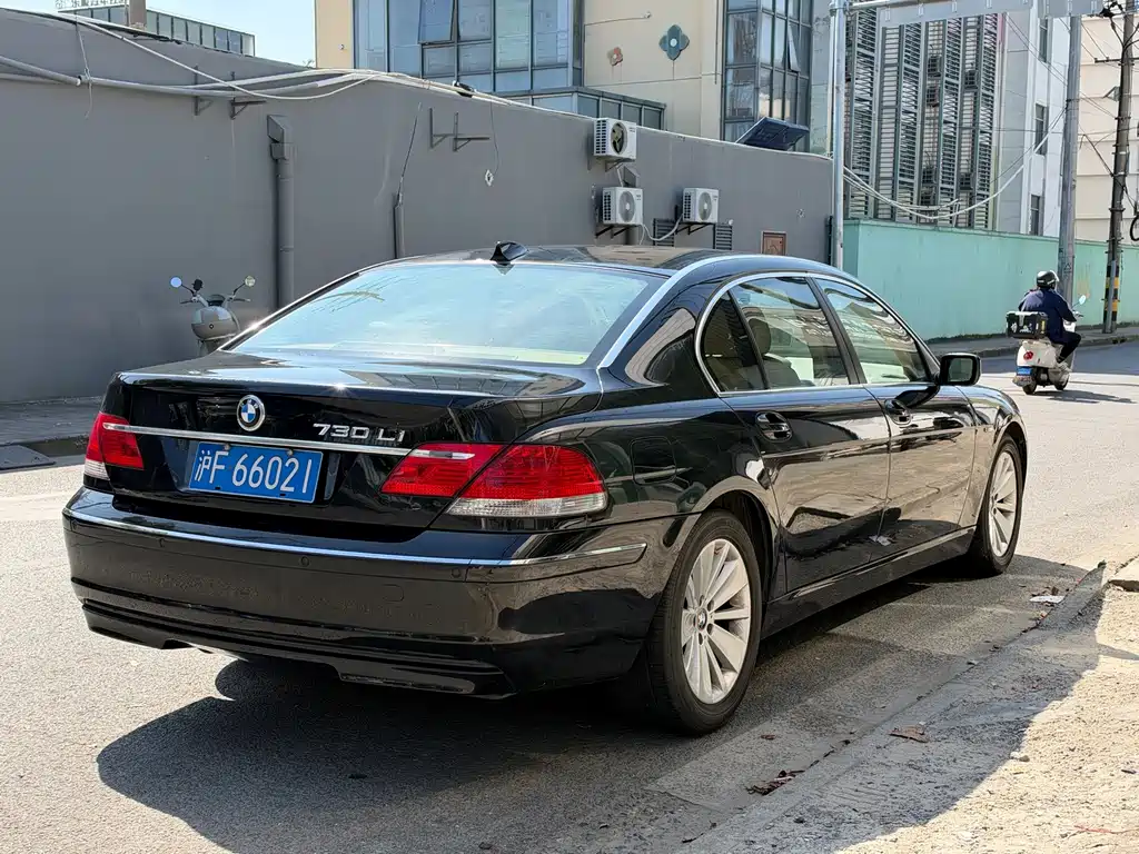 BMW 7 Series — миниатюра 4