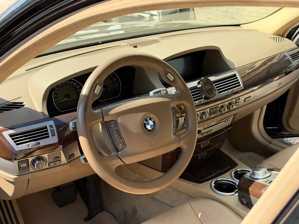 BMW 7 Series — миниатюра 9