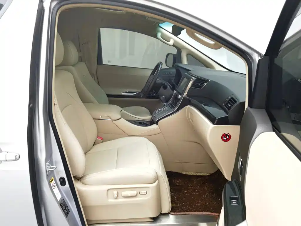 Toyota Alphard — миниатюра 23