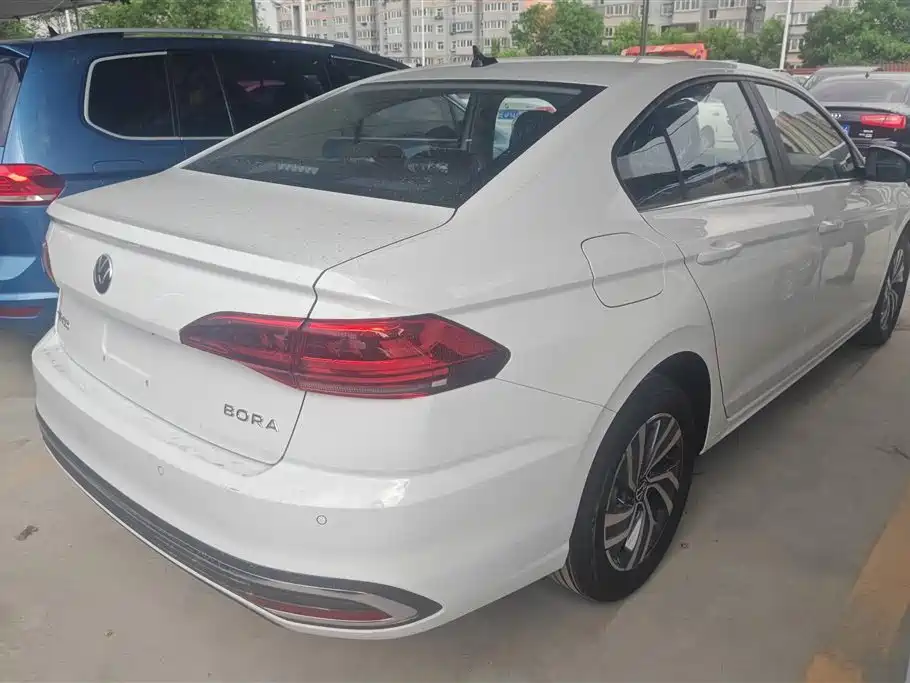 Volkswagen Bora 2025 200TSI DSG