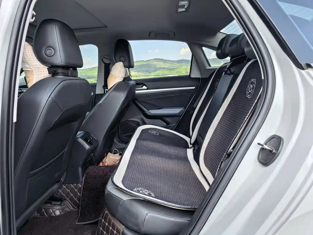 Volkswagen Lavida — миниатюра 5
