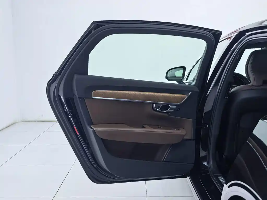 Volvo S90 — миниатюра 25