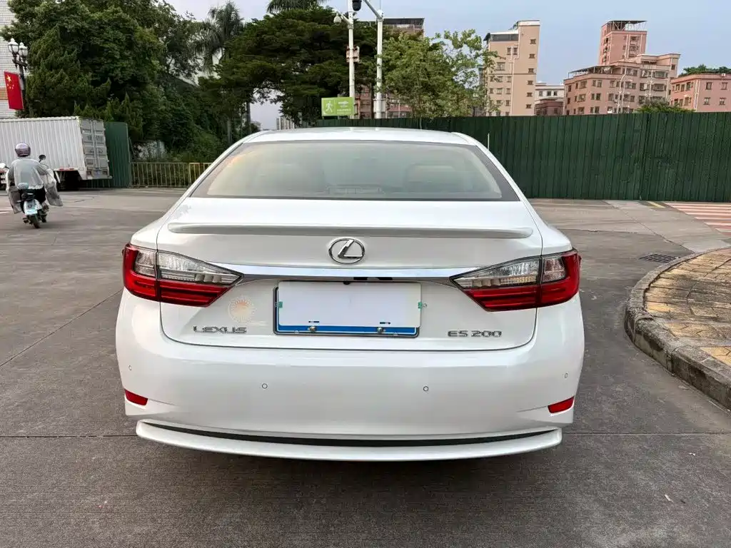 Lexus ES — миниатюра 10