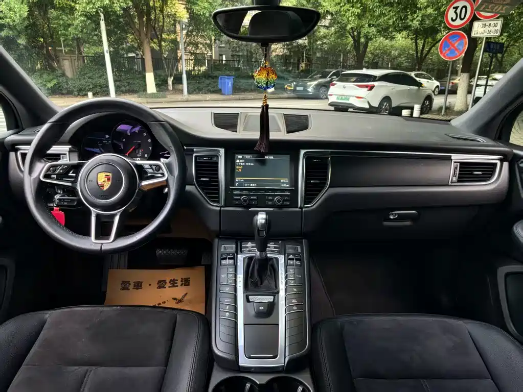 Porsche Macan — миниатюра 4