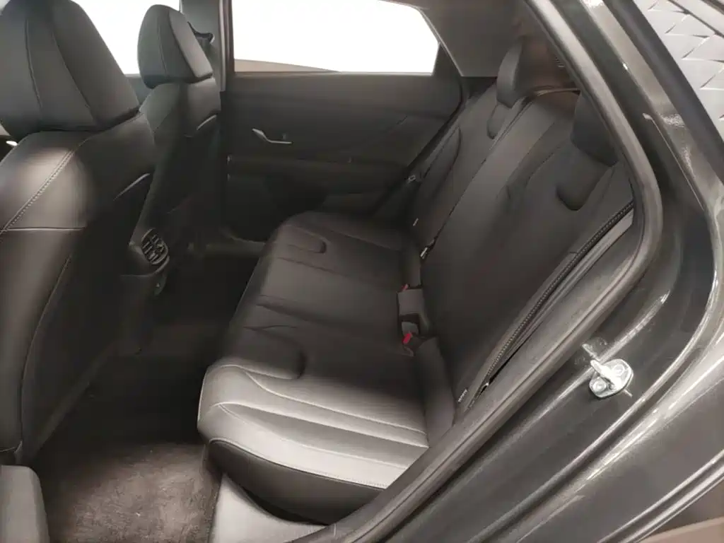 Hyundai Elantra — миниатюра 17