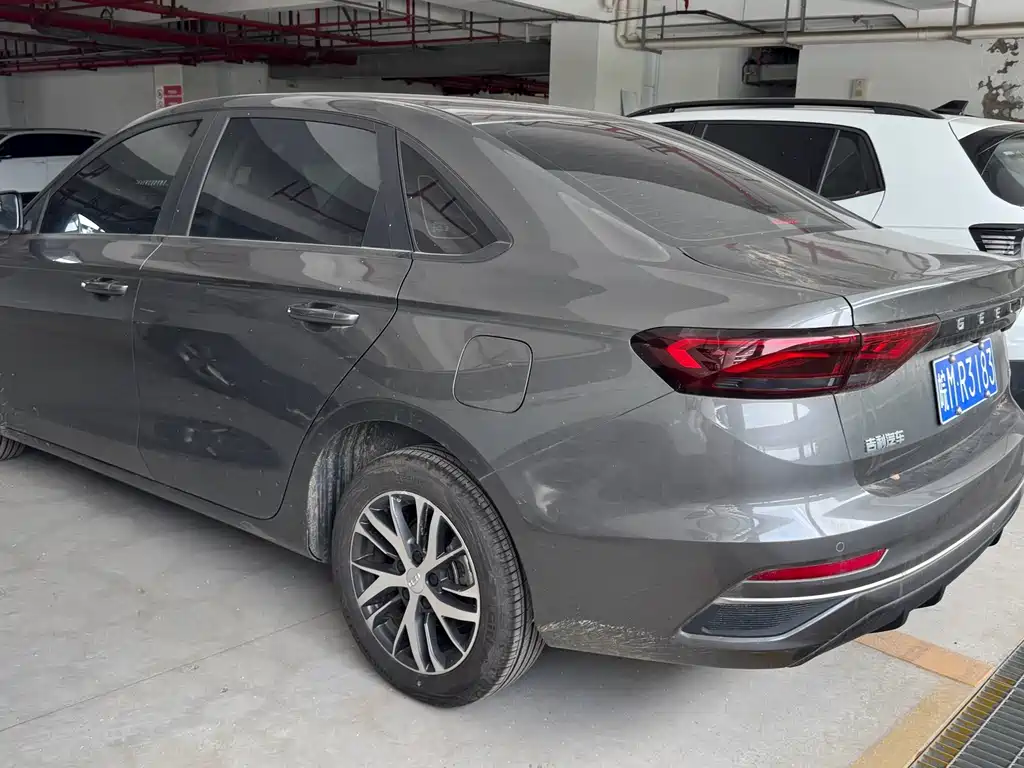 Geely Emgrand — миниатюра 3