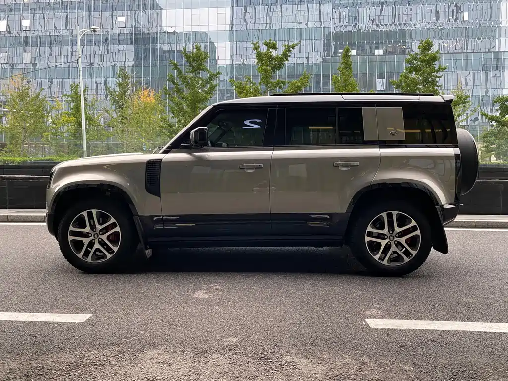 Land Rover Defender — миниатюра 5