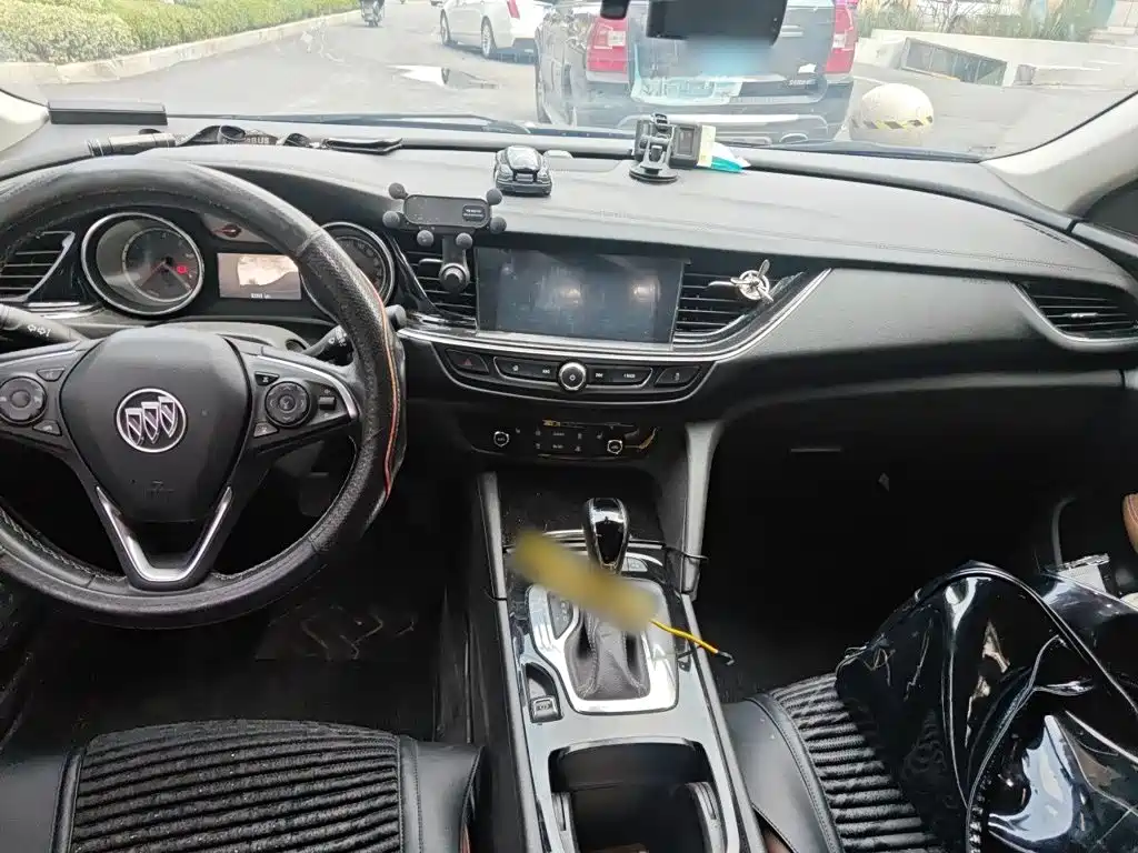 Buick Regal — миниатюра 10