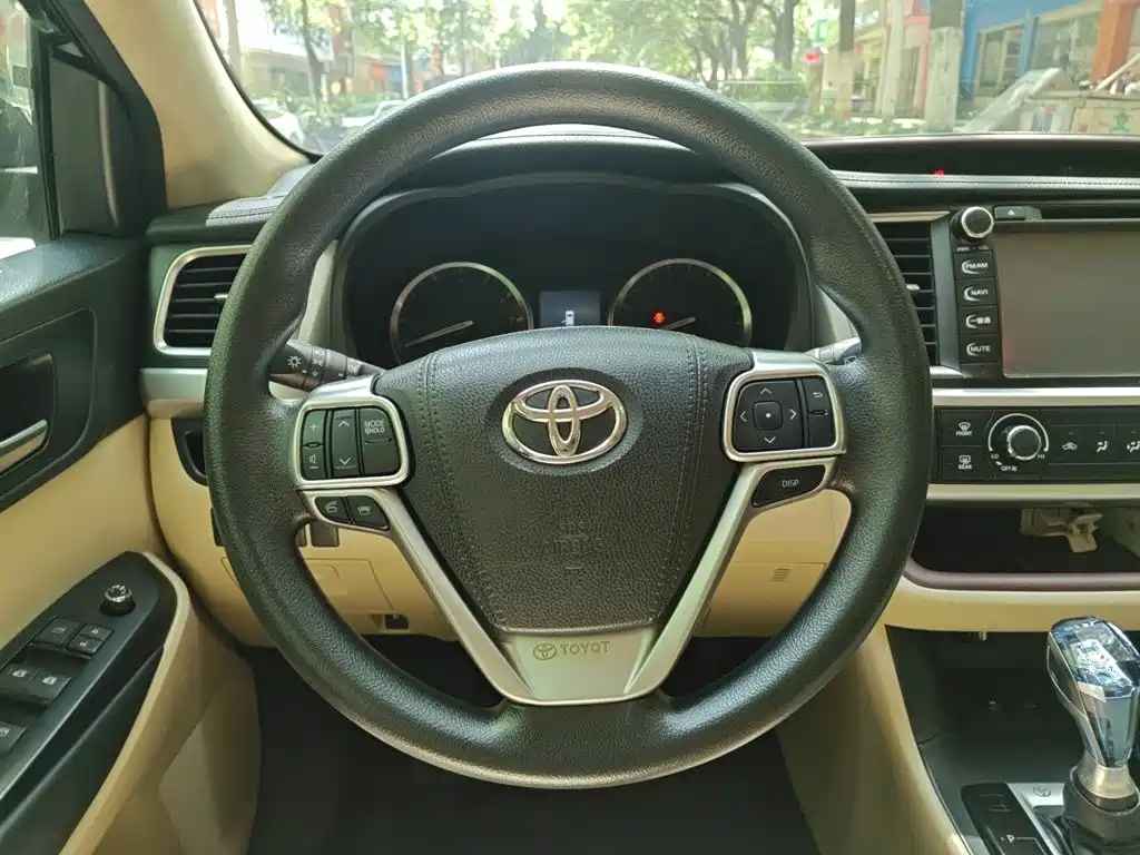 Toyota Highlander — миниатюра 3