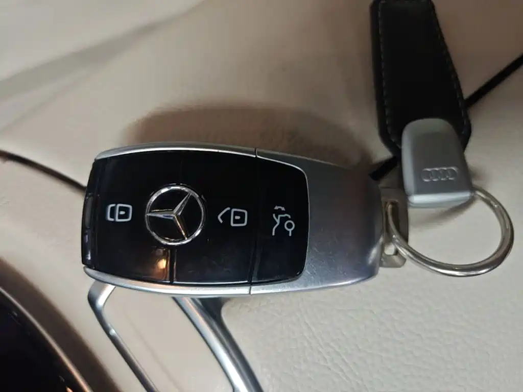 Mercedes-Benz E-Class — миниатюра 9