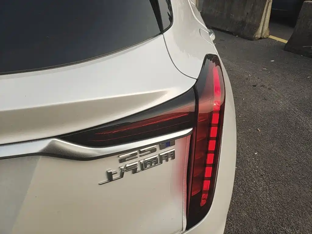 Cadillac GT4 2023 25T Luxury