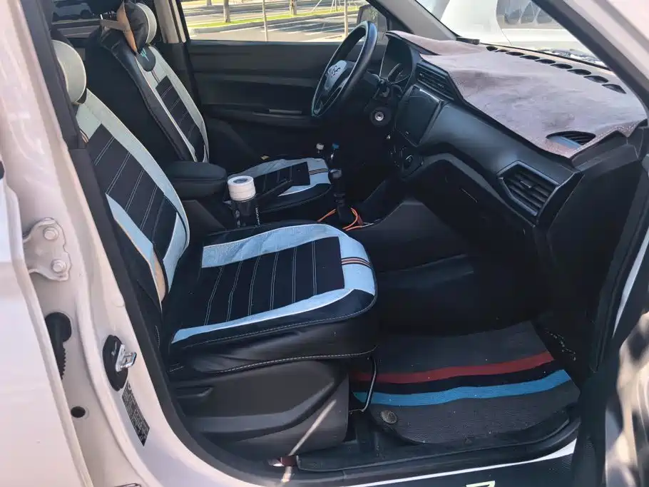 Wuling Hongguang — миниатюра 8